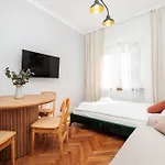 Retro Glamour With A Modern Edge - By Upstairs * Krakow