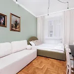 Retro Glamour With A Modern Edge - By Upstairs * Krakow
