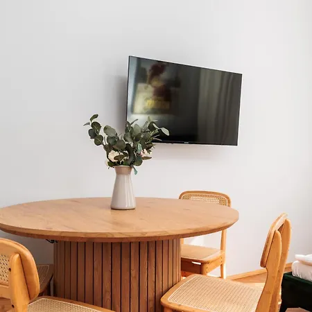 Διαμέρισμα Retro Glamour With A Modern Edge - By Upstairs Krasków