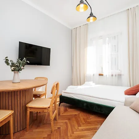 Retro Glamour With A Modern Edge - By Upstairs * Krasków