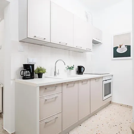 Retro Glamour With A Modern Edge - By Upstairs * Krasków