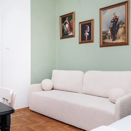 Retro Glamour With A Modern Edge - By Upstairs Διαμέρισμα Krasków