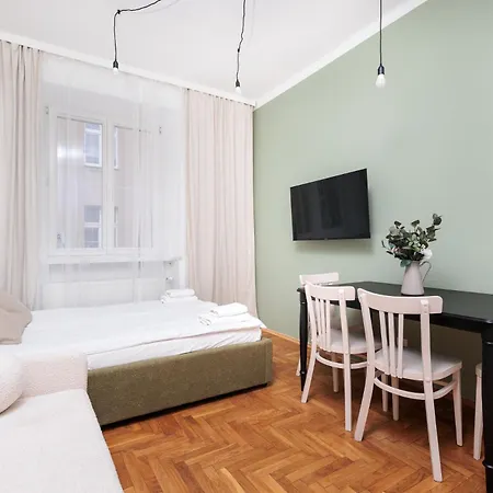 Διαμέρισμα Retro Glamour With A Modern Edge - By Upstairs Krasków