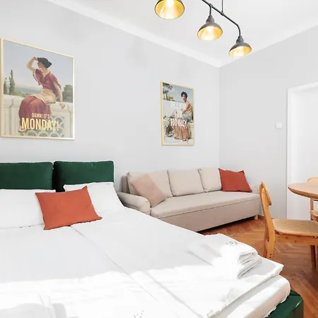 Διαμέρισμα Retro Glamour With A Modern Edge - By Upstairs Krasków