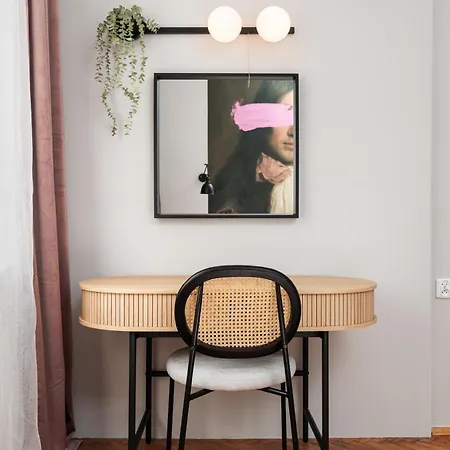 Апартаменты Retro Glamour With A Modern Edge - By Upstairs