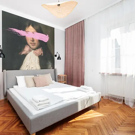 Апартаменты Retro Glamour With A Modern Edge - By Upstairs