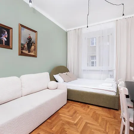 Retro Glamour With A Modern Edge - By Upstairs Apartmán *