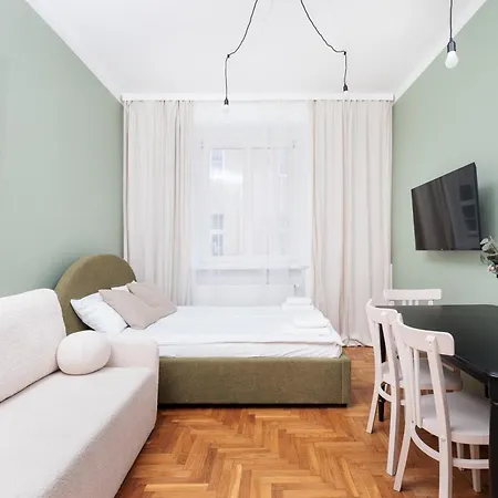 Retro Glamour With A Modern Edge - By Upstairs Апартаменты