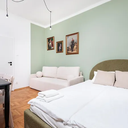 Апартаменты Retro Glamour With A Modern Edge - By Upstairs