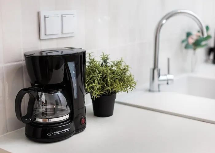 Retro Glamour With A Modern Edge - By Upstairs Krakow