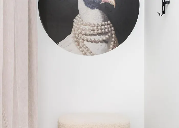 Retro Glamour With A Modern Edge - By Upstairs Appartement Cracovie